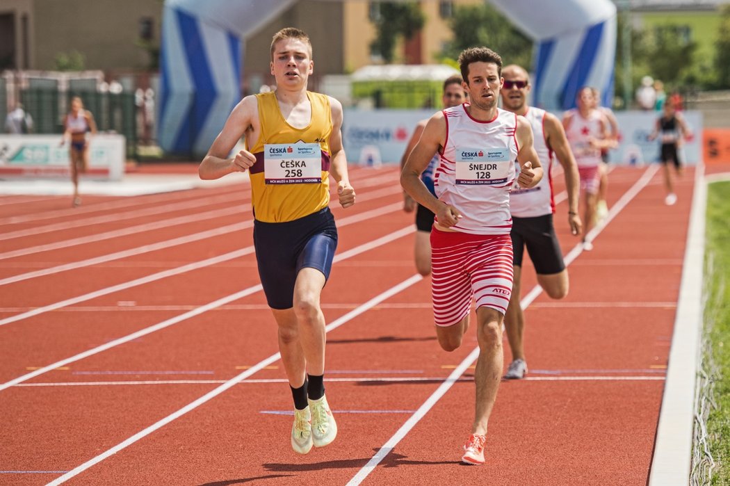 Jiří Pavel Češka a Filip Šnejdr bojují na čele