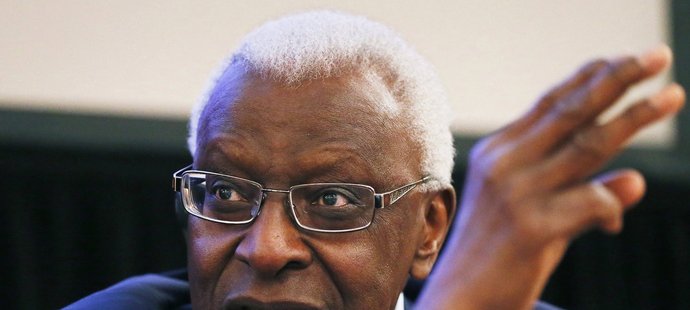 Bývalý prezident IAAF Lamine Diack se měl výrazně podílet na stále temnější pověsti atletických institucí...
