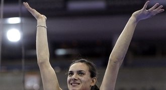 Tyčkařka Isinbajevová zlepšila světový rekord v hale na 501 cm