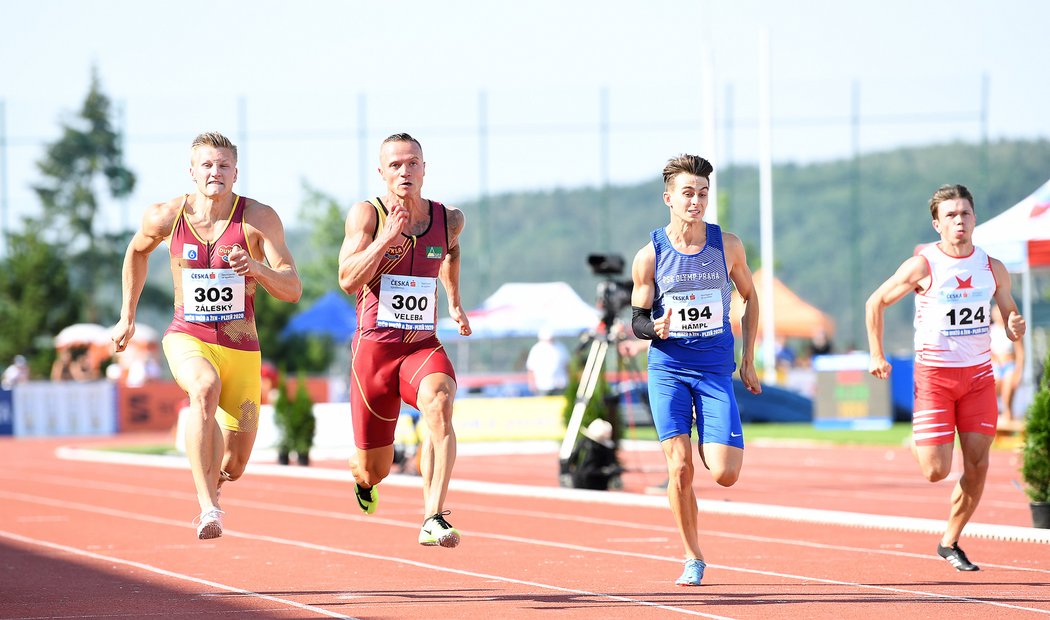 Jan Veleba opět ovládl stovkařský závod