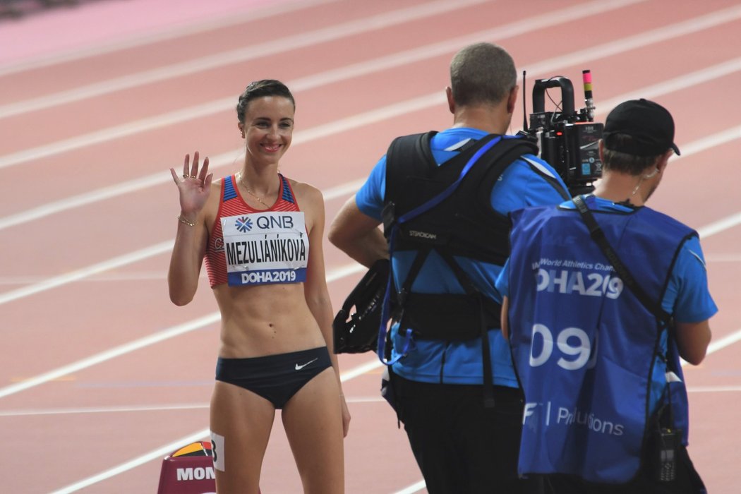 Diana Mezuliáníková na startu rozběhu na 800 metrů