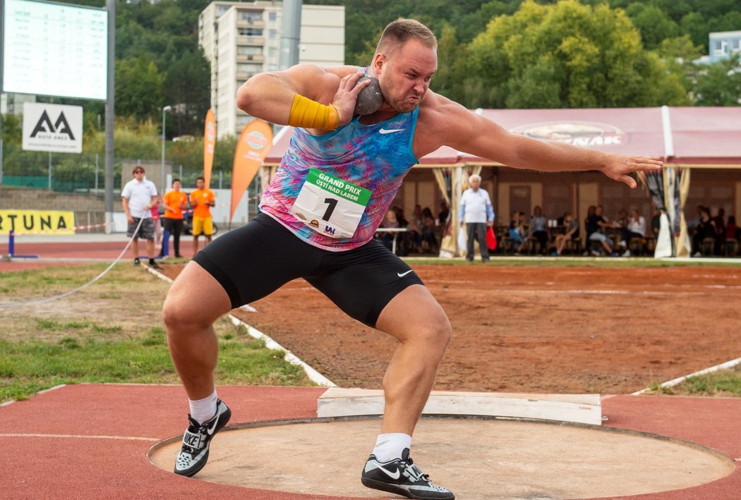 Koulař Tomáš Staněk si na čtvrtečním mítinku v Ústí nad Labem poranil tříslo, start na blížícím se MS by ale neměl být ohrožen