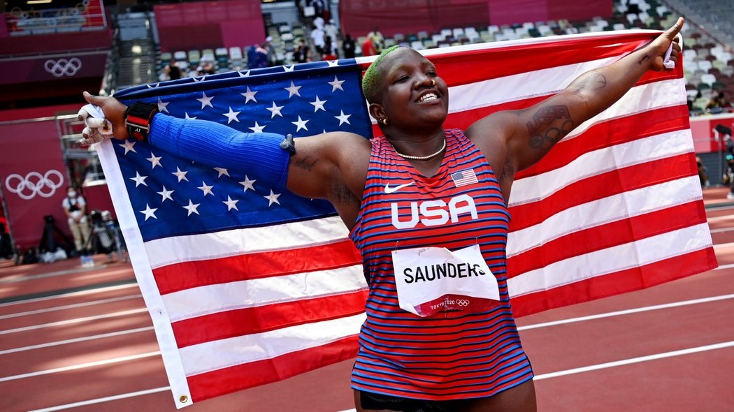 Raven Saunders brala na olympijských hrách stříbrnou medaili