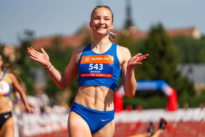 Česku roste výjimečný talent. Botková (16) překonává rekordy, je rychlejší než Hejnová Česku roste výjimečný talent. Botková (16) překonává rekordy, je rychlejší než Hejnová