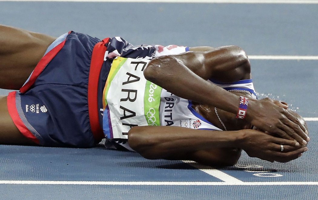 Mo Farah dokázal zvítězit, i když se pro něj závod nevyvíjel vůbec dobře