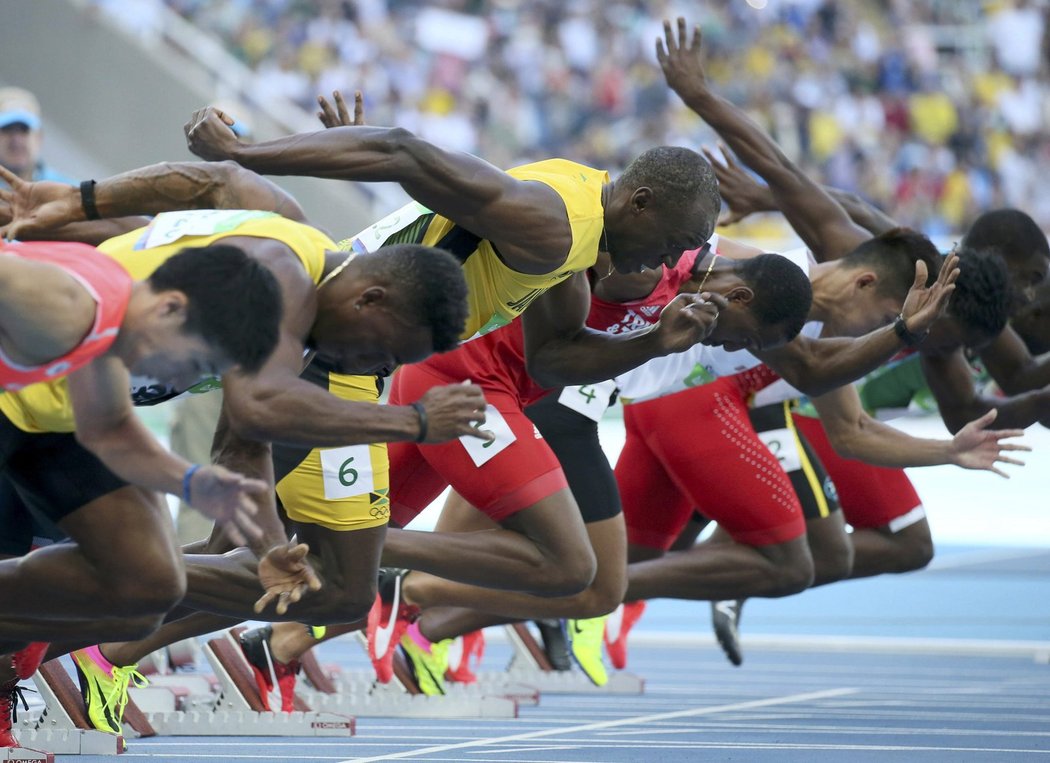 Jamajčan Usain Bolt postoupil bez potíží do semifinále stovky olympijského závodu v Riu.