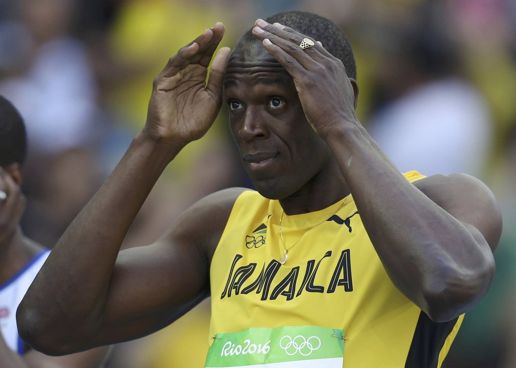 Jamajčan Usain Bolt zahájil cestu za obhajobou prvního ze tří titulů hladkým postupem do semifinále stovky. Svůj rozběh vyhrál za 10,07.