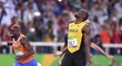 Usain Bolt slaví vítězství na dvousetmetrové trati