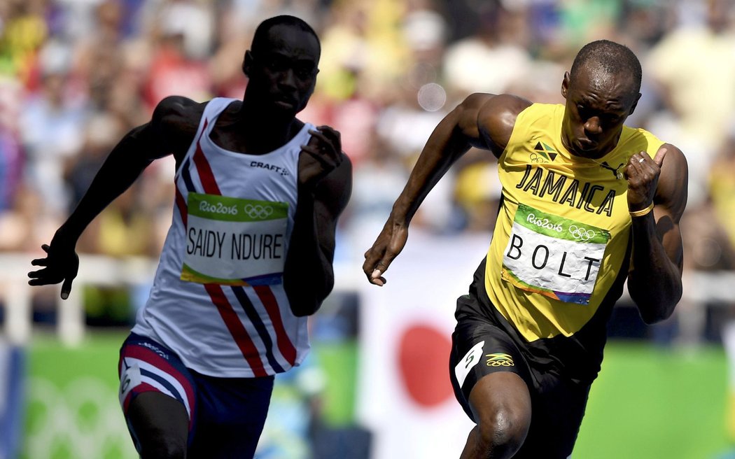 Usain Bolt při svém prvním startu na dvousetmetrové trati na olympiádě v Riu