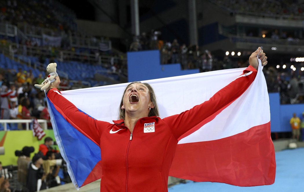 Česká oštěpařka Barbora Špotáková slaví zisk bronzové medaile na olympiádě v Riu