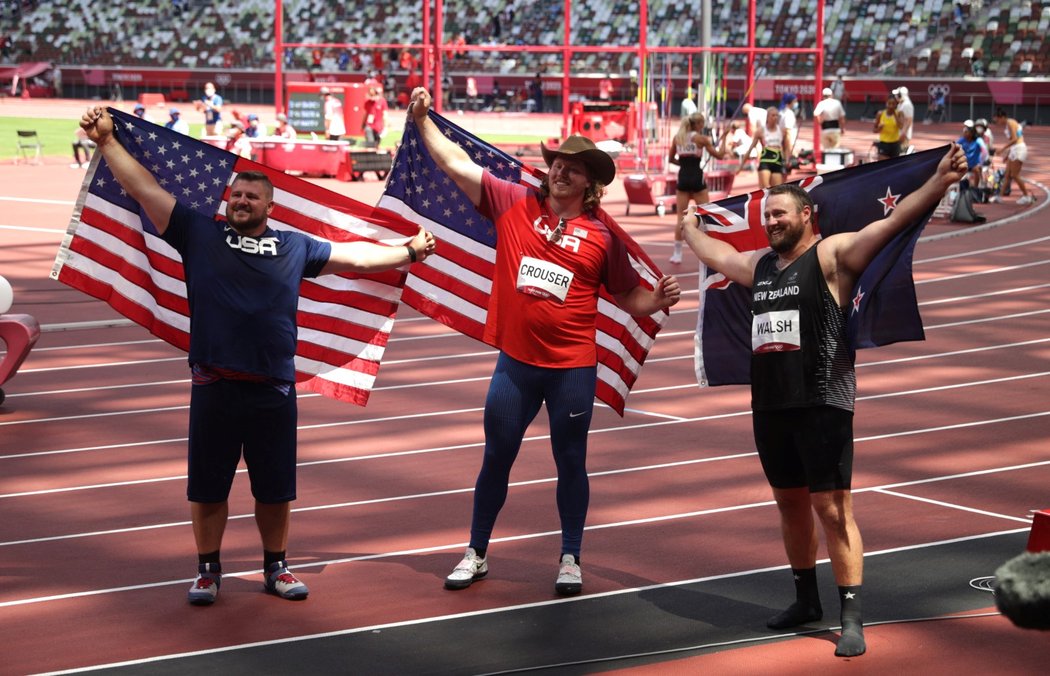 Koulařské olympijské zlato v Tokiu obhájil Američan Ryan Crouser, stříbro získal mistr světa a další Američan Joe Kovacs a bronz Novozélanďan Tomas Walsh