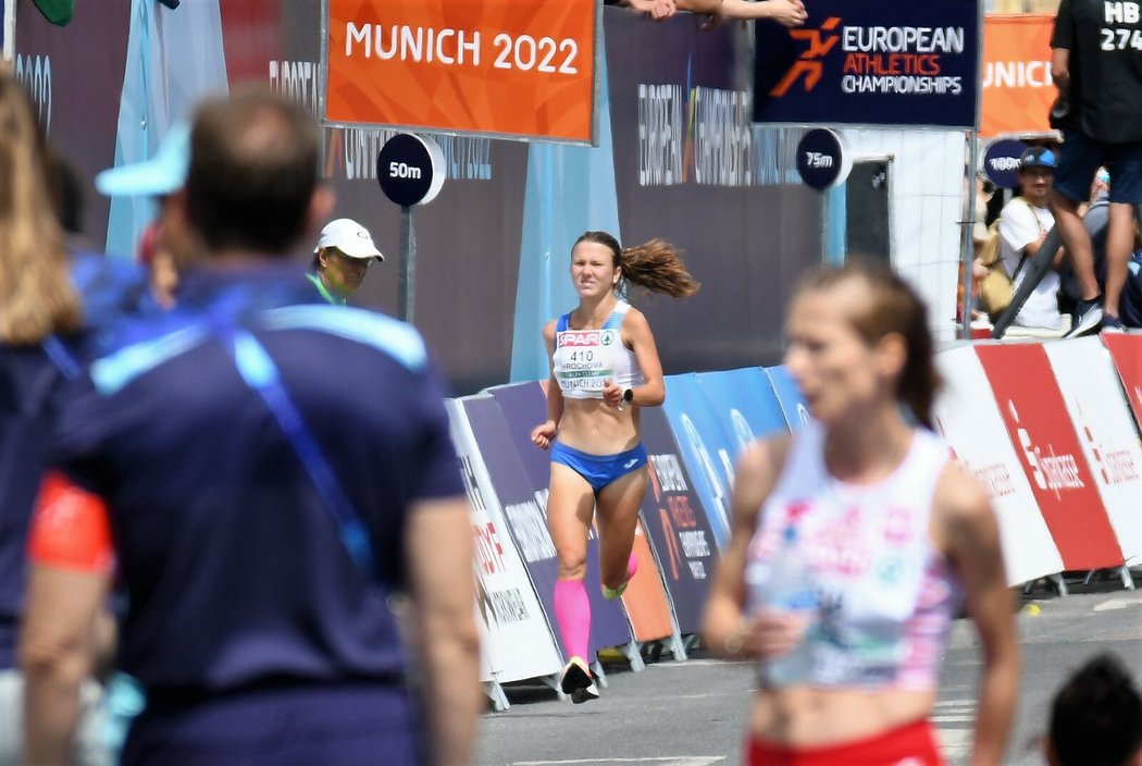 Doběh Terezy Hrochové, která na mistrovství Evropy v Mnichově obsadila v maratonu 23. pozici jako nejlepší ze tří Češek na startu