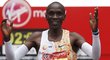 Eliud Kipchoge vyhrál londýnský maraton ve druhém nejlepším čase historie