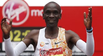 Maraton v Londýně vyhrál Kipchoge, zaběhl druhý čas historie. Uspěl i Farah