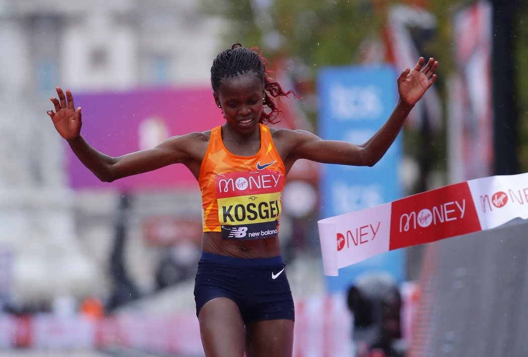 Ženský maraton v Londýně ovládla Brigid Kosgeiová z Keni