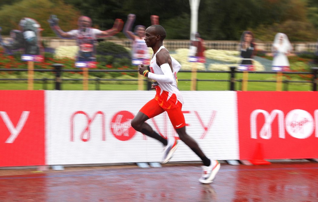 Eliud Kipchoge našel na Londýnském maratonu po sedmi letech přemožitele