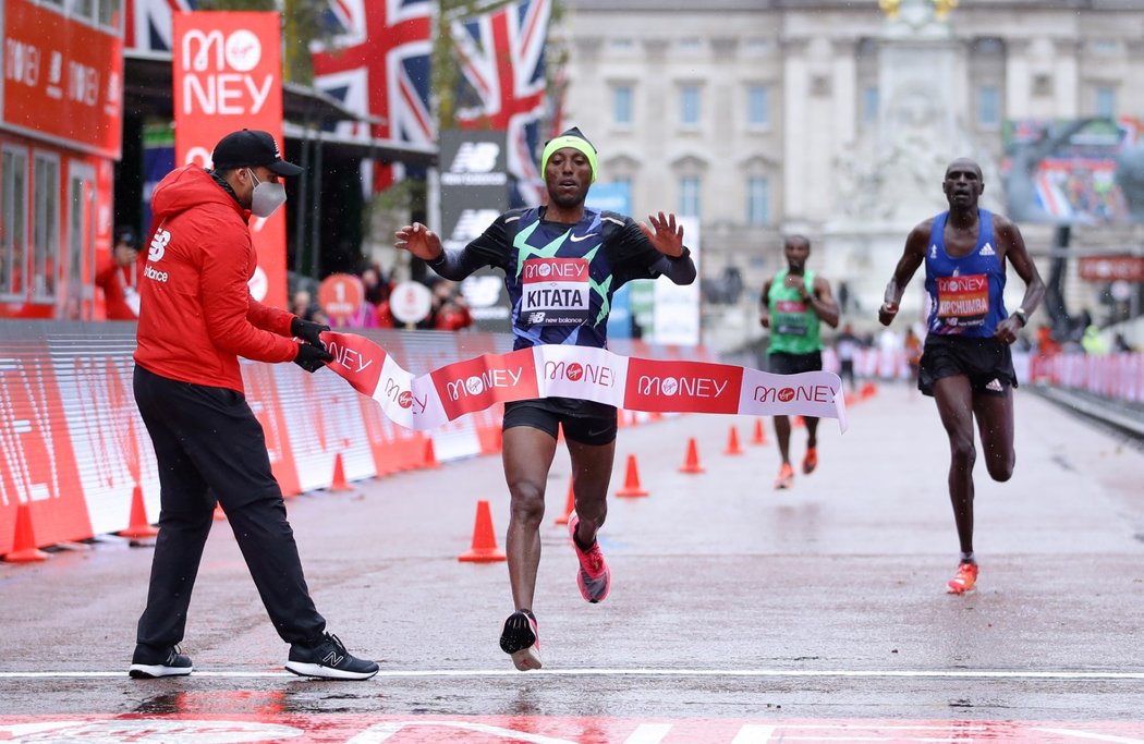 Etiopský vytrvalec Shura Kitata ovládl letošní Londýnský maraton