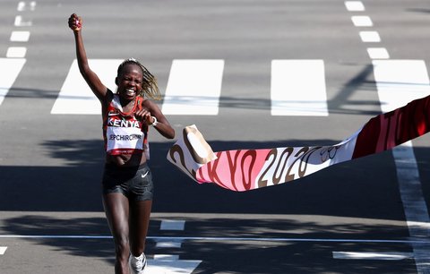Keňská běžkyně Peres Jepchirchirová ovládla na olympiádě v Japonsku ženský maraton
