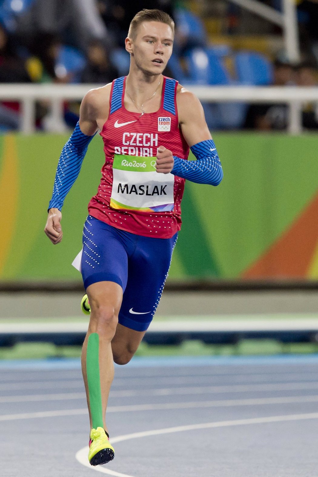 Pavel Maslák postoupil na olympijských hrách v Riu de Janeiro do semifinále běhu na 400 metrů.  Více na