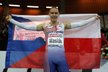 Pavel Maslák si užívá vítězství s národní vlajkou