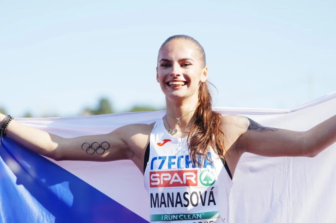 Překonala Kratochvílovou! Maňasová má český rekord, legendu pokořila už v rozběhu Překonala Kratochvílovou! Maňasová má český rekord, legendu pokořila už v rozběhu