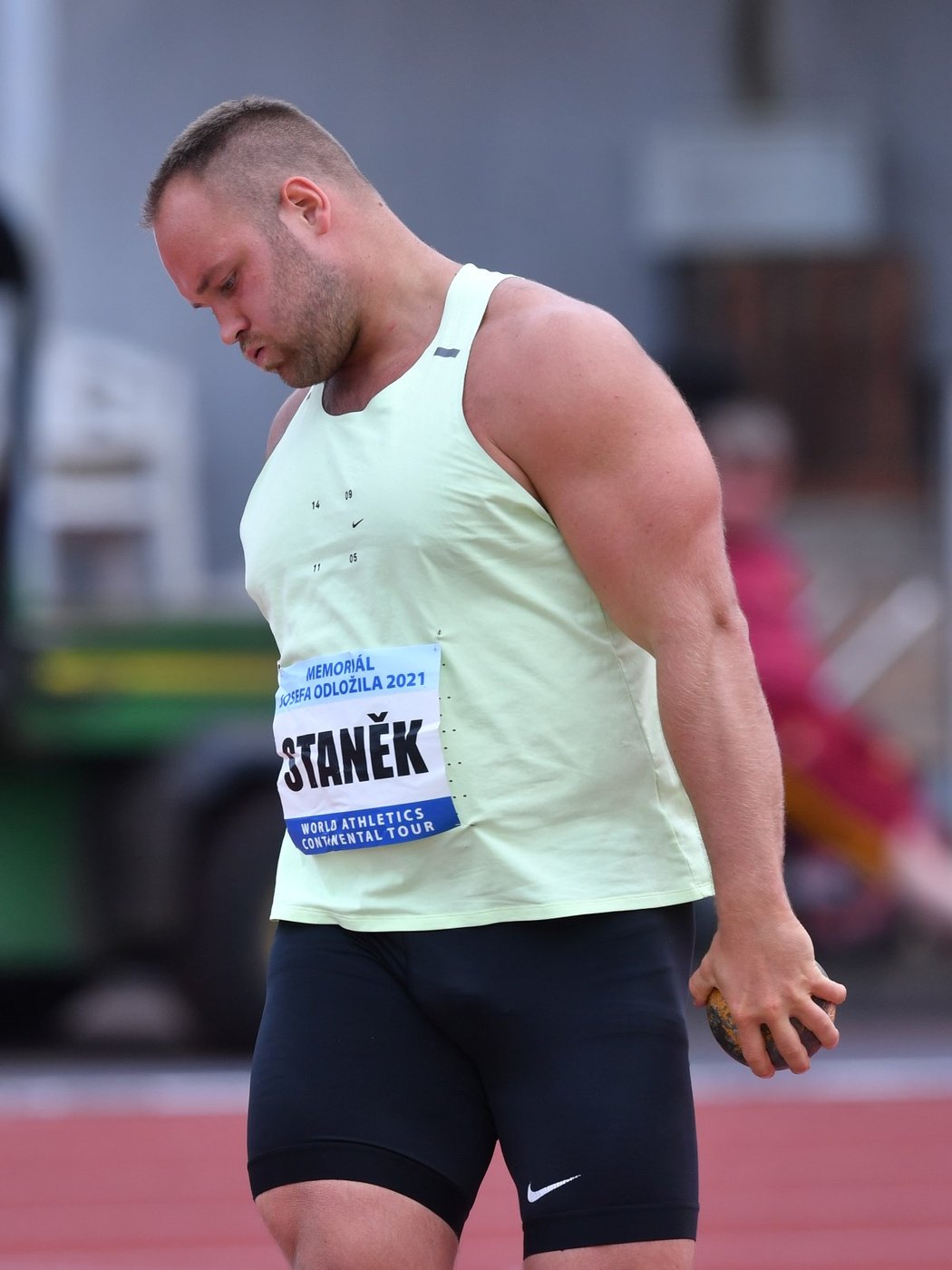 Koulař Petr Staněk se soustředí před jedním ze svých pokusů na Odložilově memoriálu