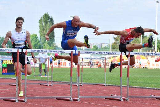 Petr Svoboda v závodě na 110 m překážek Petr Svoboda v závodě na 110 m překážek