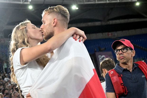 Po prvním velkém zlatu si Jakub Vadlejch užil i pusu od manželky Lucie Po prvním velkém zlatu si Jakub Vadlejch užil i pusu od manželky Lucie