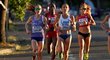 Závodníci během maratonského běhu na mistrovství světa v Eugene