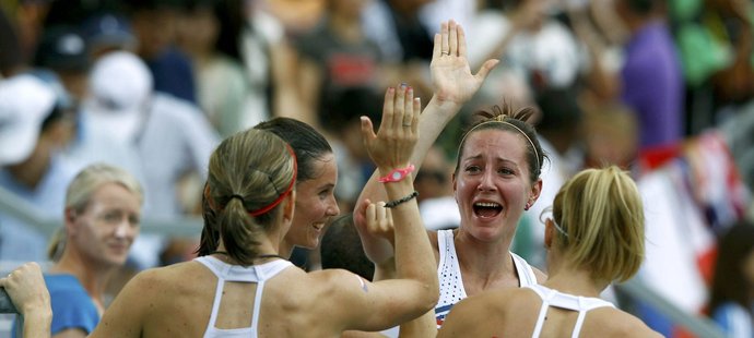 Hejnová, Rosolová, Bergrová a Bartoničková se radují z postupu do finále mistrovství světa