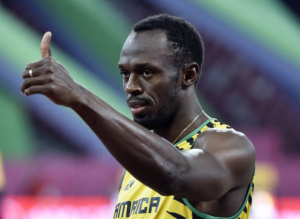 Jamajčan Usain Bolt postoupil bez problémů do semifinále závodu na sto metrů, nejrychlejší ale byl ale jeho rival Gatlin z USA.