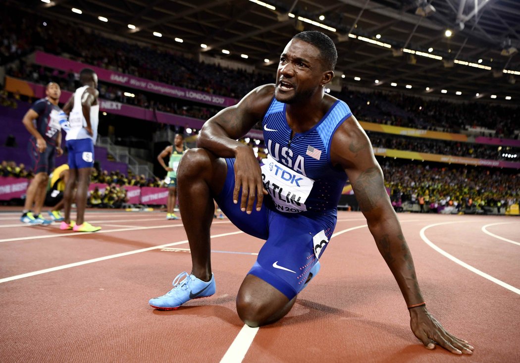 Americký běžec Justin Gatlin předčil na mistrovství světa v Londýně Usaina Bolta