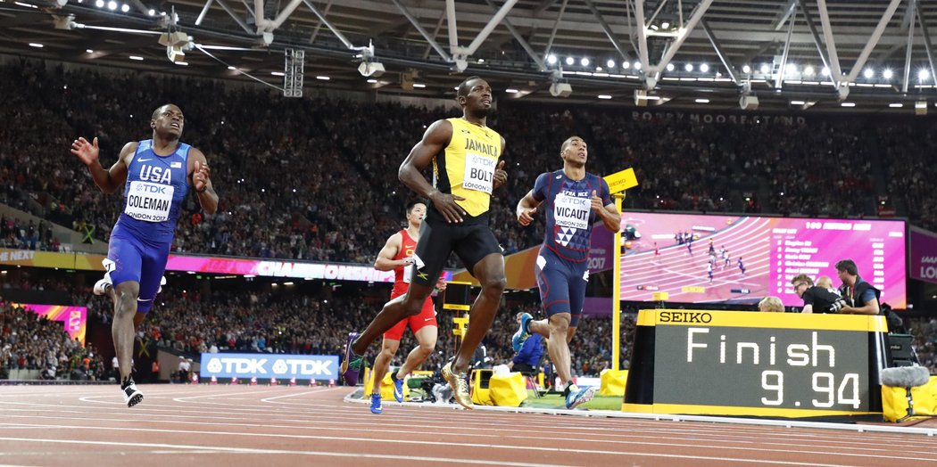 Zlatou medaili v běhu na 100 metrů získal Američan Justin Gatlin