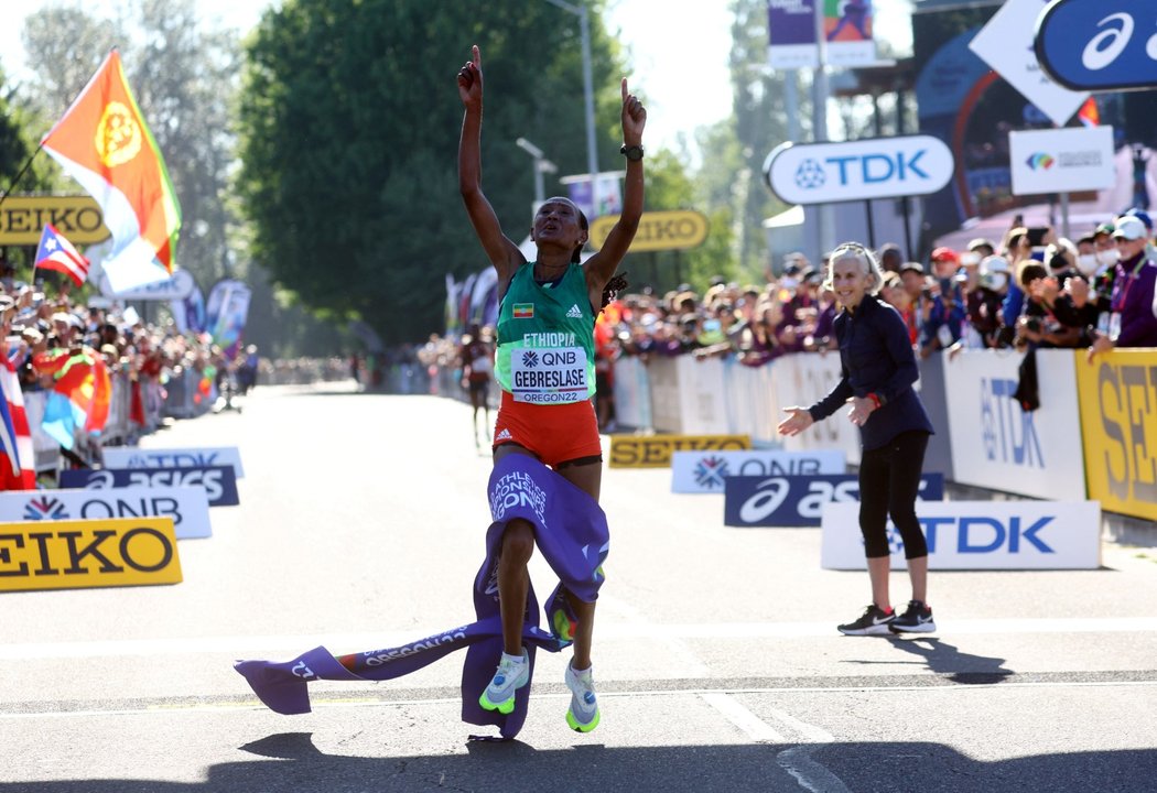 Etiopanka Gotytom Gebreslaseová vyhrála na MS v Eugene maraton v rekordu šampionátu 2:18:11