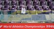 Tribuny v Dauhá během MS v atletice zejí prázdnotou