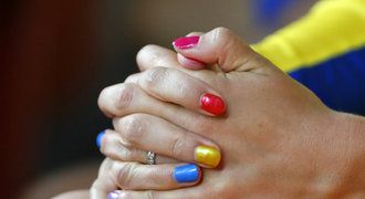 Švédové pro Soči zakázali duhové nehty. Kvůli zákonu o homosexuálech