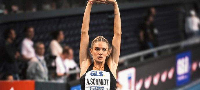 Německá čtvrtkařka Alica Schmidtová je krásná a talentovaná atletka
