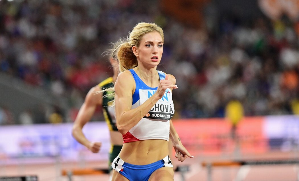 Nikoleta Jíchová v semifinále běhu na 400 metrů překážek na MS
