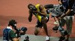 Usain Bolt si vyzkoušel pozici fotografa, po vítězné dvoustovce si vypůjčil aparát a fotil svého rivala Blakea