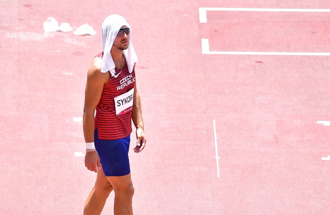 Desetibojař Adam Sebastian Helcelet musel dopoledne hodně chladit hlavu na Olympijském stadionu