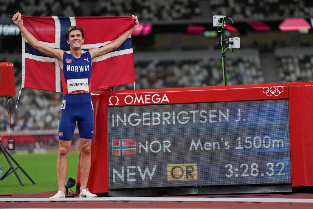 Jakob Ingebrigtsen slavil v Tokiu zlato v olympijském rekordu