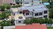 Záběry z vrtulníku videoportálu VNS24/7 ukazují dům Oscara Pistoria v obytném komplexu poblíž Pretorie