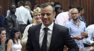 Pistorius se odvolá k ústavnímu soudu. Na kauci dostal vycházky