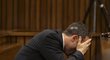 Oscar Pistorius zvracel během soudního procesu, poté, co se rozebíraly detaily pitvy mrtvé Reevy