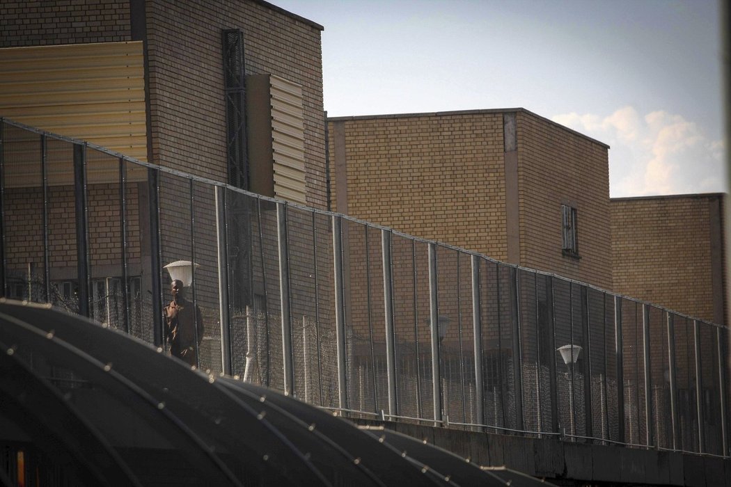Za těmito ploty bude nějaký čas přebývat i Oscar Pistorius. S dalšími 7 tisíci vězni
