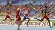 Český běžec Pavel Maslák (nejblíž na fotce) v semifinálovém běhu na 400 metrů na atletickém MS v Moskvě, kde se mu podařilo postoupit mezi nejlepších osm závodníků