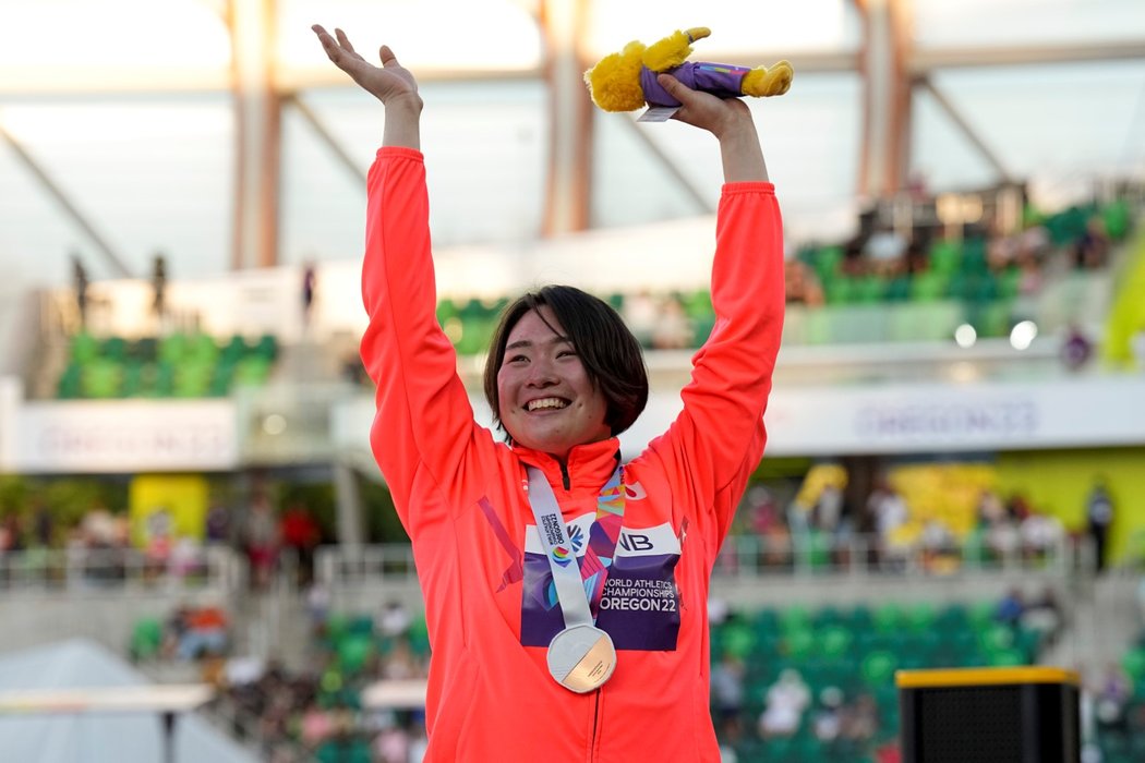 Haruka Kitagučiová se raduje ze zisku medaile