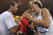 Olympijská vítězka Barbora Špotáková se v Londýně v roce 2012 raduje se svým koučem Janem Železným