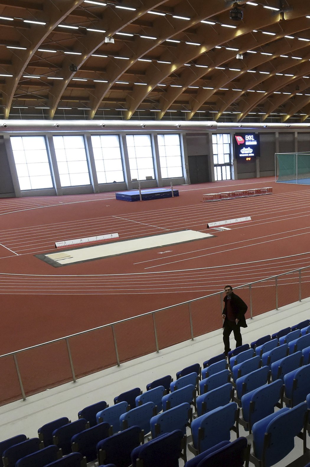 Pohled do nové atletické haly v Ostravě, která sousedí s hokejovou arénou