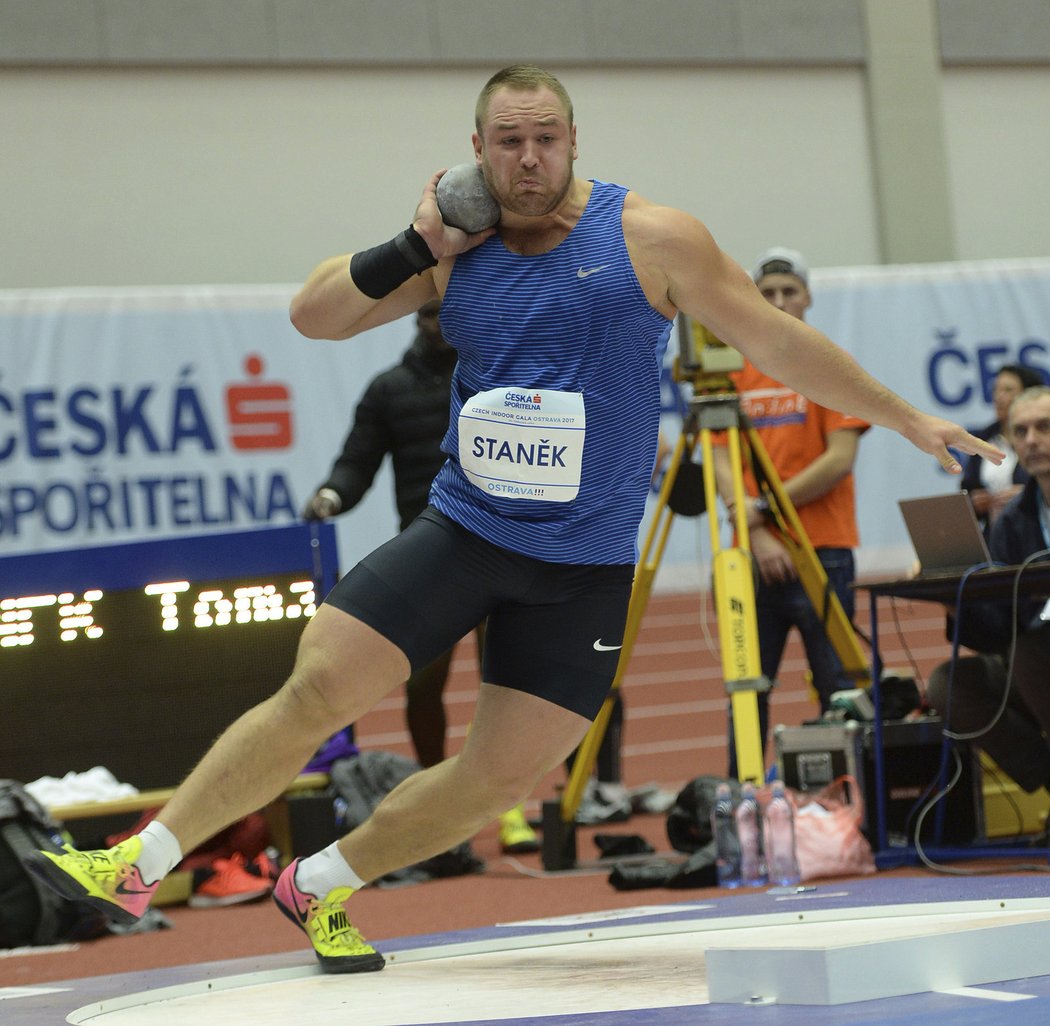 Tomáš Staněk měl smůlu. První hod mu stačil na třetí místo, ale pro zranění odstoupil